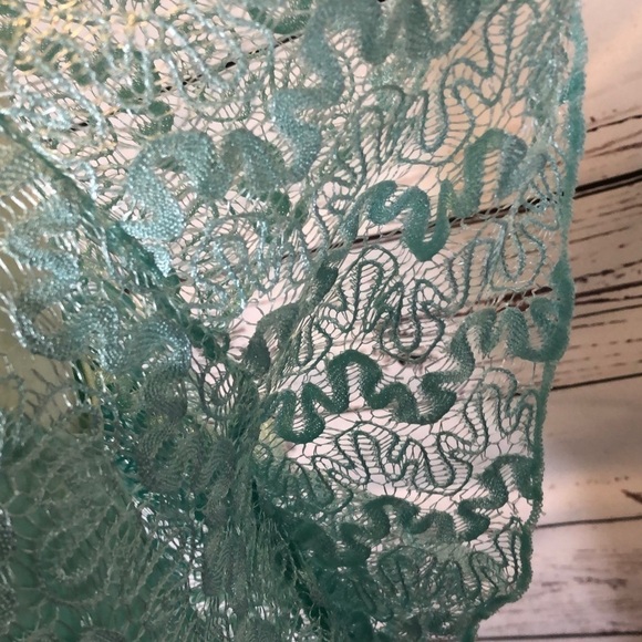 𝅺opulent Lace Top! - Picture 5 of 6